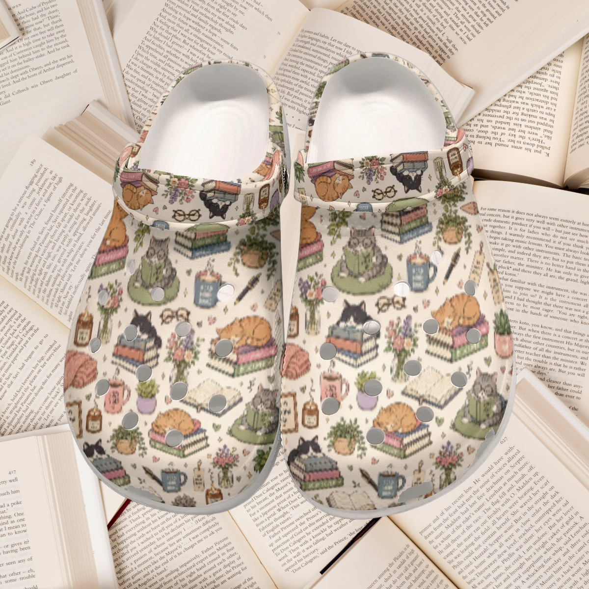 Cat's Reading Books All-Over Print Fun Cozy Women's Classic Clogs